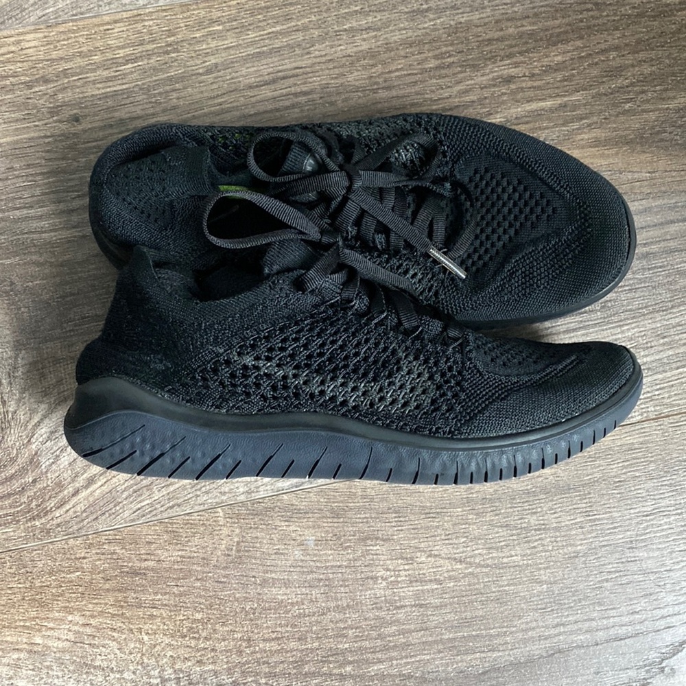 Black/black Nike Free Knits Size 7
